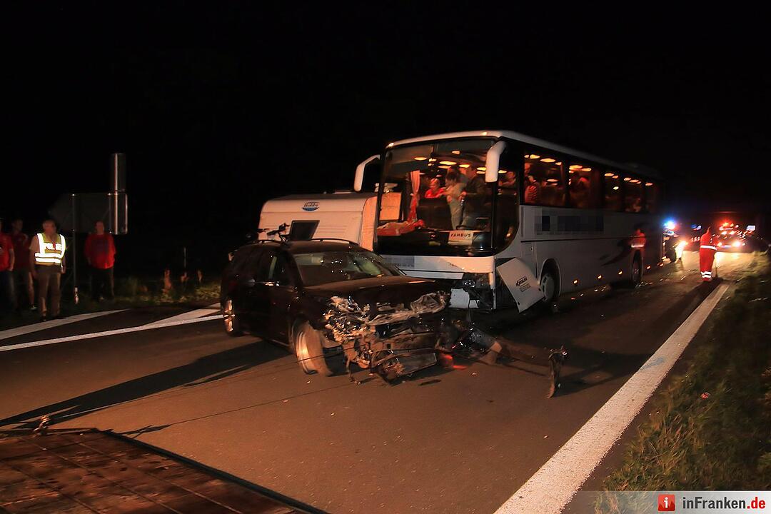 Unfall mit Reisebus auf der A73