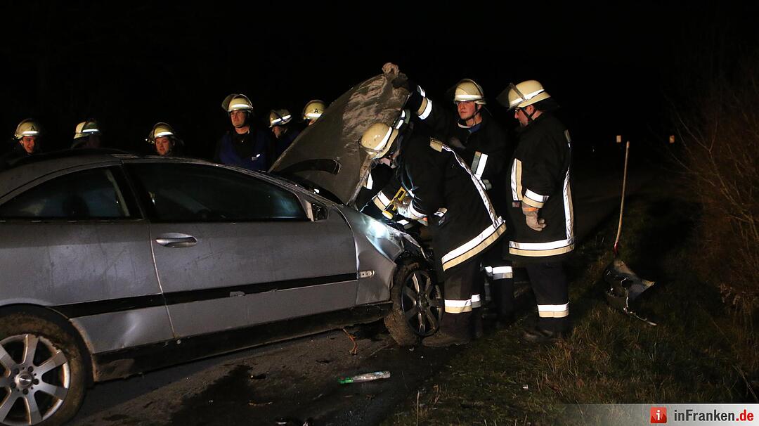 Auto überschlägt sich bei Ellingen