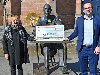 Schwabach: Monika Lachmann spendet 3.000 Euro für ukrainische Geflüchtete