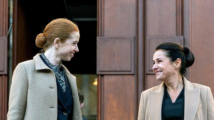 Fortsetzung der d&auml;nischen Polit-Kultserie "Borgen" neun Jahre nach ihrem vermuteten Ende. Unter dem Titel "Borgen - Macht und Ruhm" holen Netflix und die Original-Produzenten von DR die Erz&auml;hlung zur&uuml;ck in den Serienkosmos von heute. Auch die Hauptdarstellerinnen Sidse Babett Knudsen (rechts) und Birgitte Hjort S&oslash;rensen sind wieder dabei.