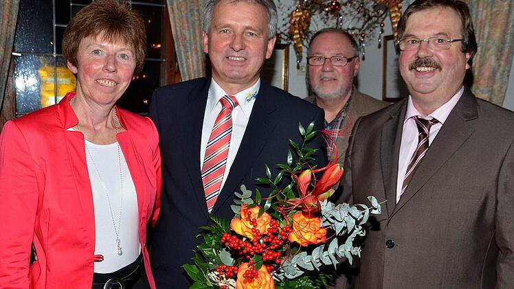 Zuversichtlich geht die "SPD-Wählermeinschaft mit Bürgermeister Werner Diersch in den Wahlkampf für 2014.