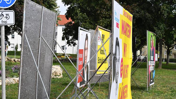 Plakatständer in Hülle und Fülle: Wahlwerbung in Bamberg.  Ronald Rinklef