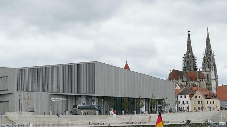 Das neue Museum liegt direkt an der Donau - nicht weit entfernt vom Dom.