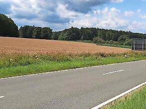 Auf diesem Getreidefeld (von Obertrubach kommend in Richtung Neudorfer Höhe), das Gemeinderat Hermann Frieser gehört, entsteht der Solarpark Obertrubach.