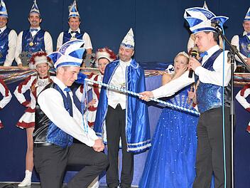 Stefan Lüdecke (rechts) gab nach über 20 Jahren sein Zepter aus der Hand und schlug Christian Hofmann (links) zum neuen Zeremonienmister der Ermetzia.  Fotos: Gerhard Schmidt
