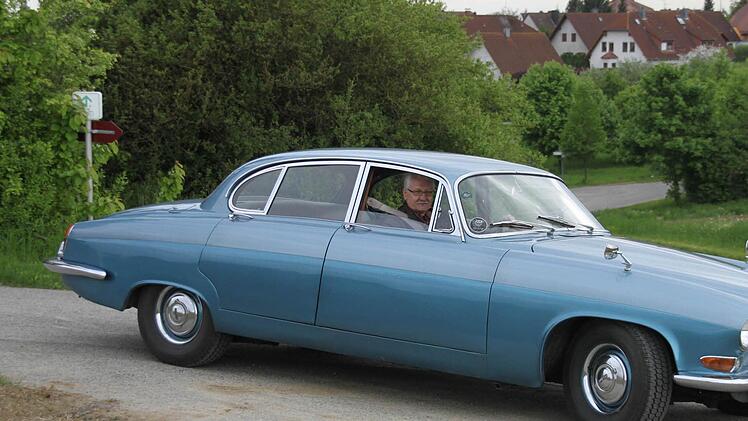 Er könnte auch Chauffeur der Queen sein. Diesen rauchblauen MK 10 will Claus Mannsbart demnächst umlackieren.