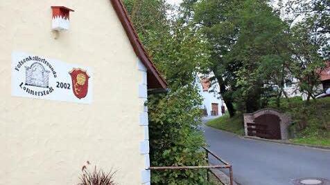 Das Kellerhaus (links) ist der Stammsitz der Felsenkellerfreunde. Foto: Andreas Dorsch