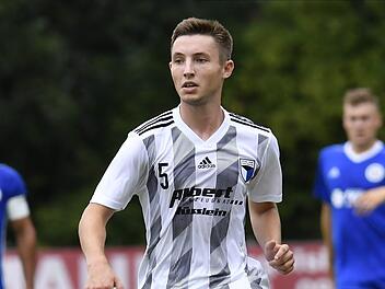 Christian Städtler und sein Jahn Forchheim machten aus ihrer Überlegenheit im Spiel gegen den TSV Buch nichts. Die Partie endete 1:0 für die Heimmannschaft. Archivbild: Zink