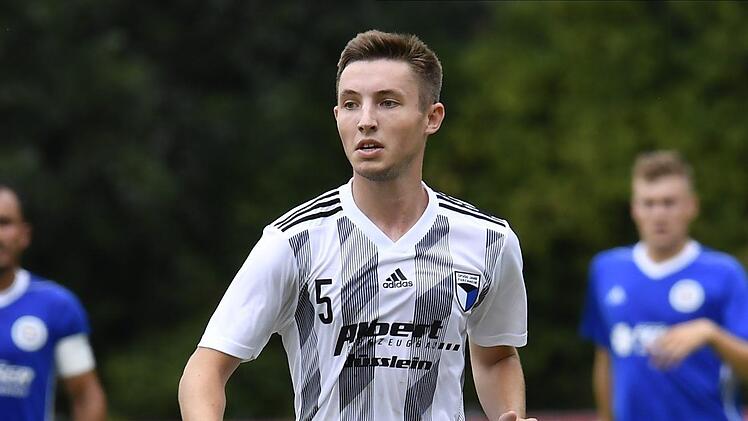 Christian Städtler und sein Jahn Forchheim machten aus ihrer Überlegenheit im Spiel gegen den TSV Buch nichts. Die Partie endete 1:0 für die Heimmannschaft. Archivbild: Zink
