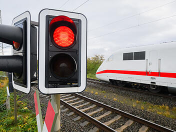 Gehörloser Radfahrer von Zug angefahren - er blieb unverletzt