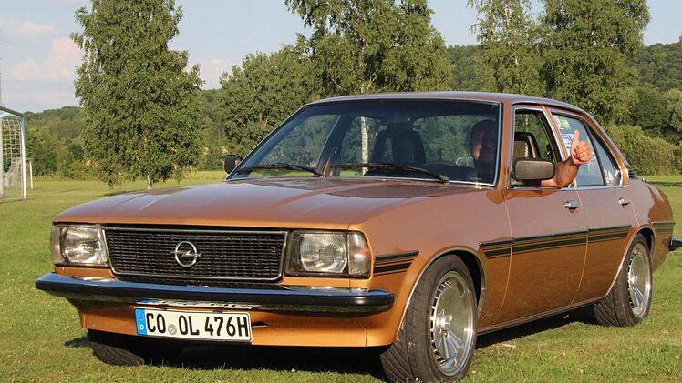 Maik Taubert in seinem Opel Ascona B
