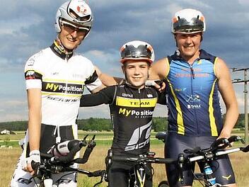 Die ATS-Sportler Ulrike Schwalbe, Sean Felix Günther und Nadja Lindner (von links) gehörten beim Stadttriathlon in Forchheim zu den Schnellsten. Foto: privat