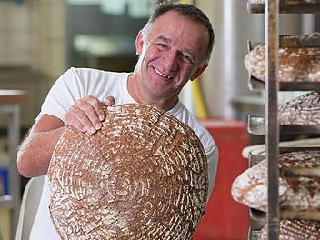 Der Kupferberger Bäckermeister Fritz Dumler dreht am Rad: Mit dieser horrenden Nachforderung der Deutschen Rentenversicherung konnte er nicht rechnen. Foto: privat