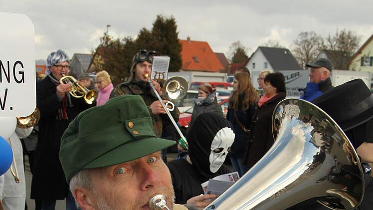 Die Aktiven der Musikvereinigung waren als Gauner und Gendarmen verkleidet.Markus Drossel
