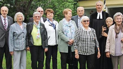 PRESSECK. Diamantene Konfirmation (60 Jahre) feierten Herbert Flügel, Hans Schwendinger und Karin Renner; die Eiserne (65) Erwin Oelschlegel, Gerda Frisch, Hannelore Klier und Christa Diatka; Gnadenkonfirmation (70) Anneliese Müller und Helga Horn. Foto: Klaus Klaschka