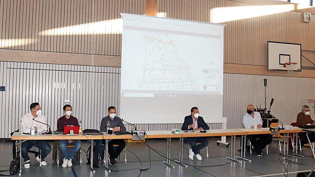 Andreas Zacherl, Joel L&uuml;demann, Andreas Seefeldt, Karsten Fischkal, Thomas Wolff und Wolfgang M&ouml;&szlig;lein (von links) standen f&uuml;r Fragen der B&uuml;rger zur Verf&uuml;gung.