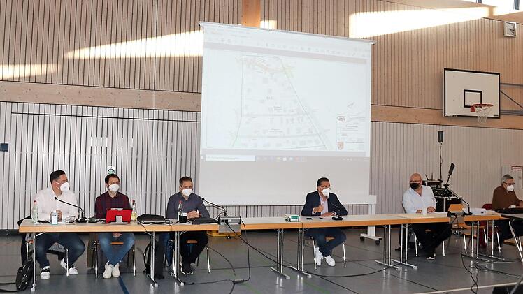 Andreas Zacherl, Joel Lüdemann, Andreas Seefeldt, Karsten Fischkal, Thomas Wolff und Wolfgang Mößlein (von links) standen für Fragen der Bürger zur Verfügung.