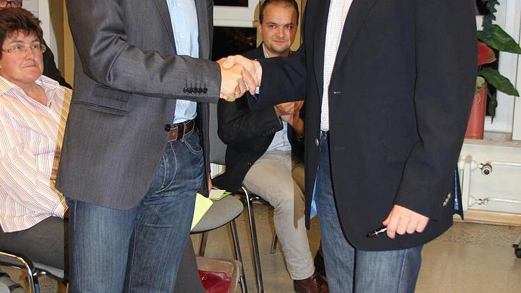 Hofmanns Nachfolger wurde der Thereser Bürgermeister Matthias Schneider (links).