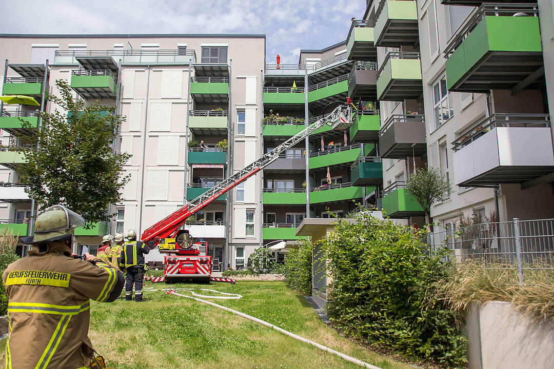 Feuerwehreinsatz in Fürth: Balkonmöbel brennen in der Südstadt