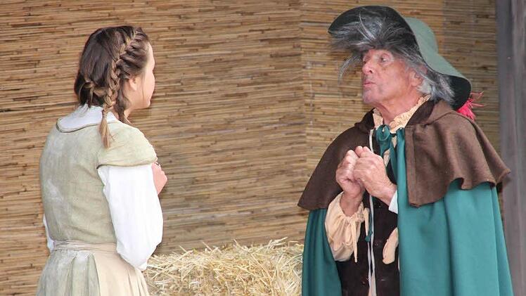 Aufführung des Märchens "Rumpelstilzchen" auf der Freilichtbühne im Schrimpf'schen Schloss  Foto: Dieter Britz