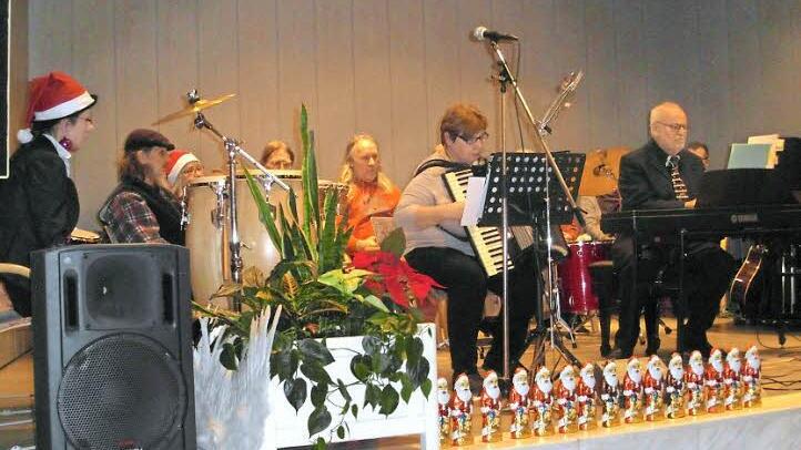 Anika Cremer, Brigitte Bert und Werner Rieck beim Konzert der Musikwerkstatt. Fotos: Helga Rieck