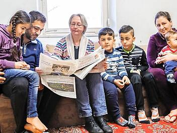 Dlshad Alias mit Tochter Noor, Helgard Schanz, den Söhnen Azl, Amir und Alex sowie Ehefrau Hiba (von links)  Fotos: Matthias Hoch