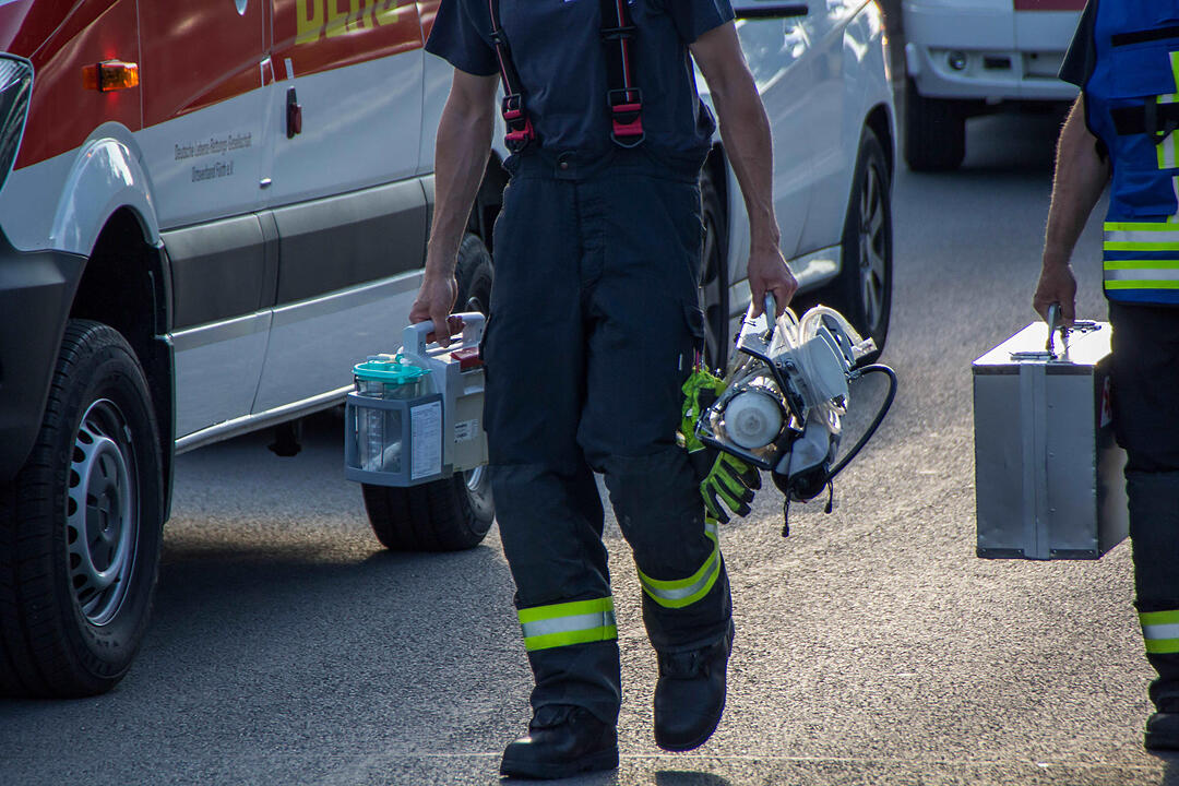 Kind stürzt in die Regnitz: Suchaktion der Rettungskräfte aus Fürth und Erlangen