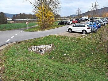Noch Zukunftsmusik: Pendler aus Stübig, Ehrl und Burgellern kommen hier künftig von links an der Mobilstation in Scheßlitz an, können vom Rad aufs Auto umsteigen und ihre Räder parken sowie E-Bikes aufladen (Archivbild).