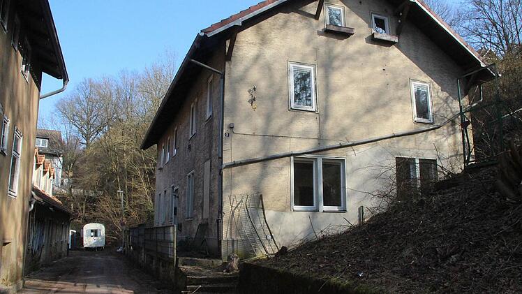 Hausnummer 2: Hier wird ein Haus mit sechs Wohnungen gebaut.