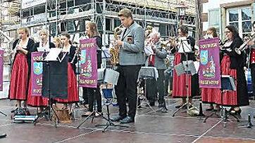 Standkonzert der Dorfmusik Rugendorf um Volker Pöhlmann auf dem Dorfplatz in Truchtersheim. Foto: privat