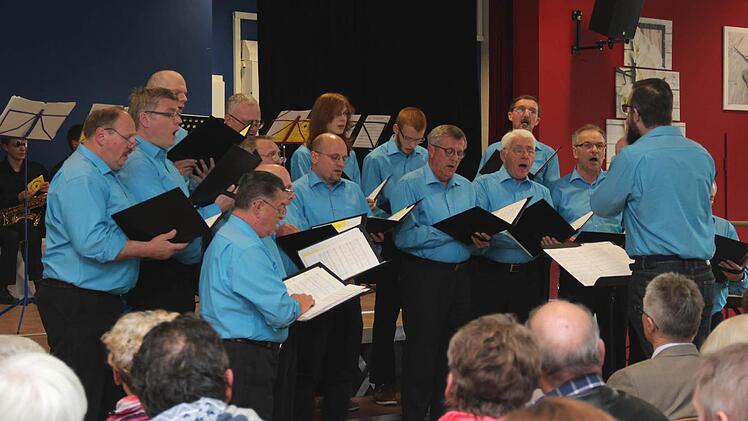 Männergesangverein Weppersdorf, am Pult Dominik Ignatzek Foto: Johanna Blum