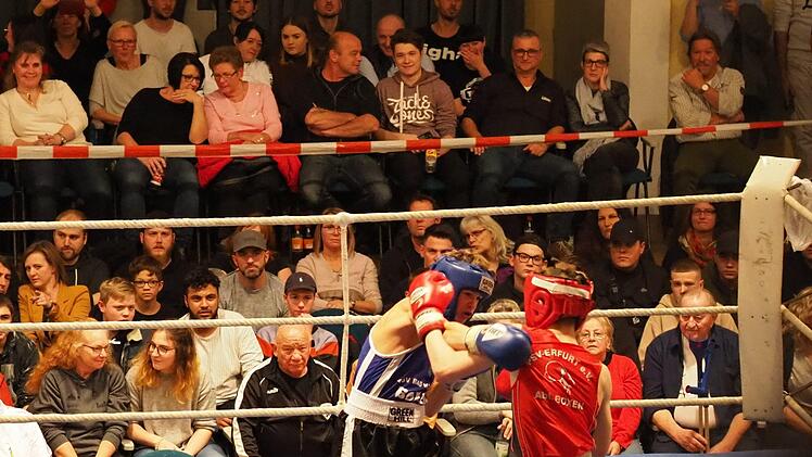 12 K&auml;mpfe gab es im Ring. Foto: J&uuml;rgen Schmitt