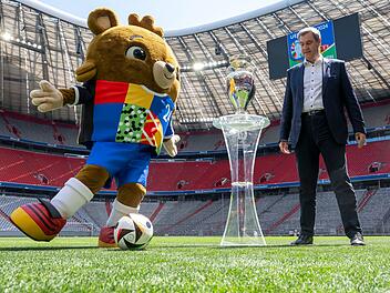 Der Fußball-EM-Pokal kommt nach München