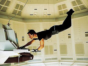 Die vielleicht spannendste und sch&ouml;nste Szene aus allen "Mission: Impossible"-Filmen: Top-Agent Ethan Hunt dringt in das CIA-Geb&auml;ude eim, um die Liste aller CIA-Spione zu stehlen. Der erste Teil der Reihe kam vor genau 30 Jahren in die Kinos.
