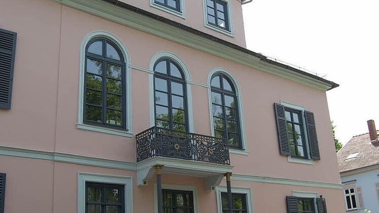 Die Fassade des Gebäudes Obere Anlage 2 wurde saniert. Zuschüsse aus den Stoschek/Volkmann-Mitteln gab's auch für neue Fensterläden.