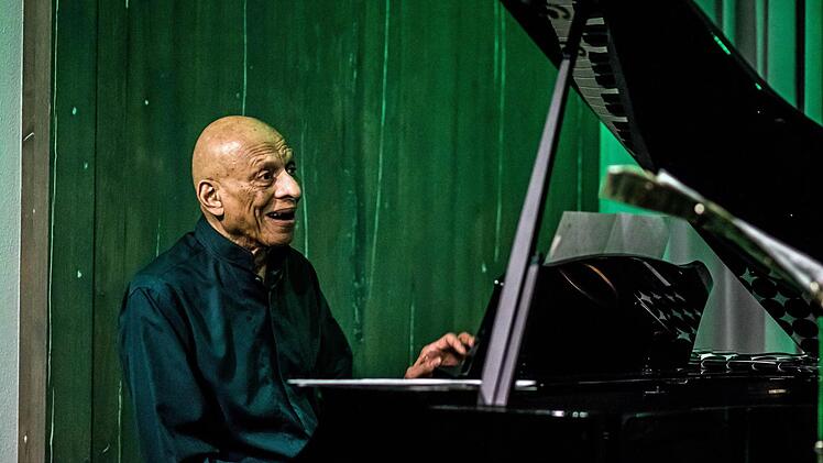Jazz-Legenden gastierten in Coburg: Kirk Lightsey.Foto: Jochen Berger