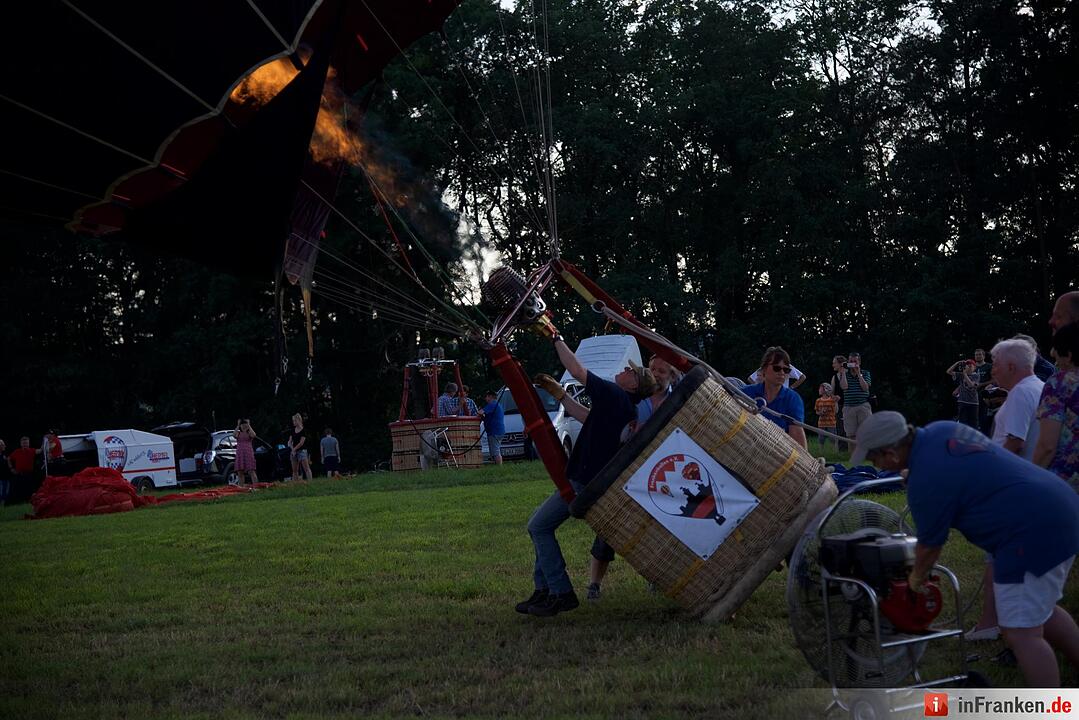 Jubiläumsausgabe: Zum 20. Mal hat die Raiffeisenbank Seebachgrund zu ihrem Ballonmeeting nach Hannberg eingeladen. Mehr als 2000 Menschen waren gekommen.