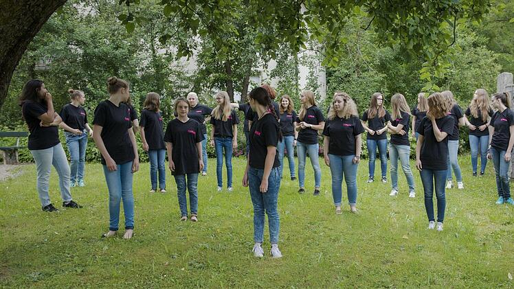 Die jungen Damen von Chorisma.  Foto: Andrea-Dawn Haensch