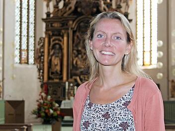 Stephanie Mages ist seit 1. September neue Pfarrerin der lutherischen Pfarrei Kulmbach-Petrikirche. Am 17. September wird sie im Festgottesdienst offiziell vorgestellt.  Foto: Andreas Schmitt