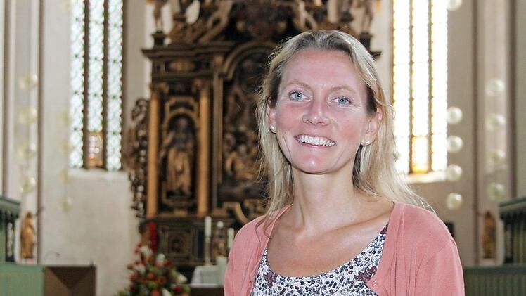 Stephanie Mages ist seit 1. September neue Pfarrerin der lutherischen Pfarrei Kulmbach-Petrikirche. Am 17. September wird sie im Festgottesdienst offiziell vorgestellt.  Foto: Andreas Schmitt
