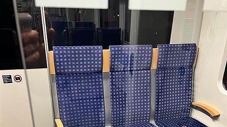 Hühner in Kölner S-Bahn zurückgelassen