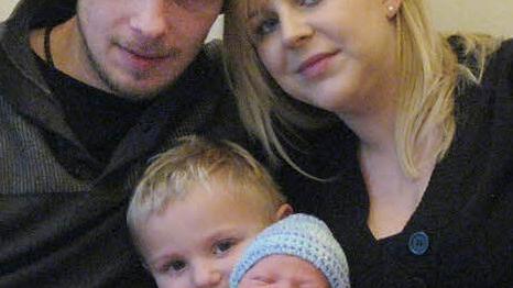 Familie Holewa-Grünewald begrüßte am 1. Januar als ihr jüngstes Mitglied das Kronacher Neujahrsbaby Levi-Finn. Foto: Frankenwaldklinik