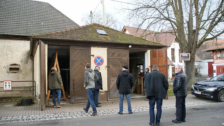 Mit dem undichten Dach des alten Feuerwehrhauses befasste sich der Eltmanner Bauausschuss in Dippach.