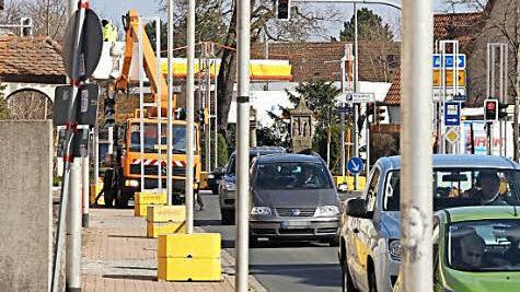 Diese Stangen fielen gestern in der Bamberger Straße auf.  Foto: A. Dorsch