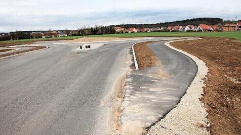 Am neuen Kreisel südlich von Zapfendorf sind die Radwege schon angelegt worden.