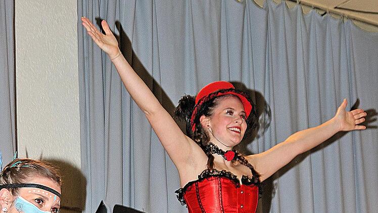 Den Tanz "der Schuh des Manitu" hatte die Showtanzgruppe des Heimatsvereins Steinach einstudiert. Sie bekam dafür in der Lauertalhalle viel Beifall. Foto: Dieter Britz