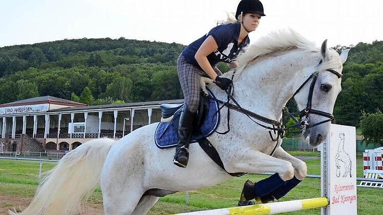 Will ihren Teil dazu beitragen, den Mannschafts-Titel nach Bad Kissingen zu holen: Bettina Antretter auf "Summer Dream". Foto: Doris Bauer
