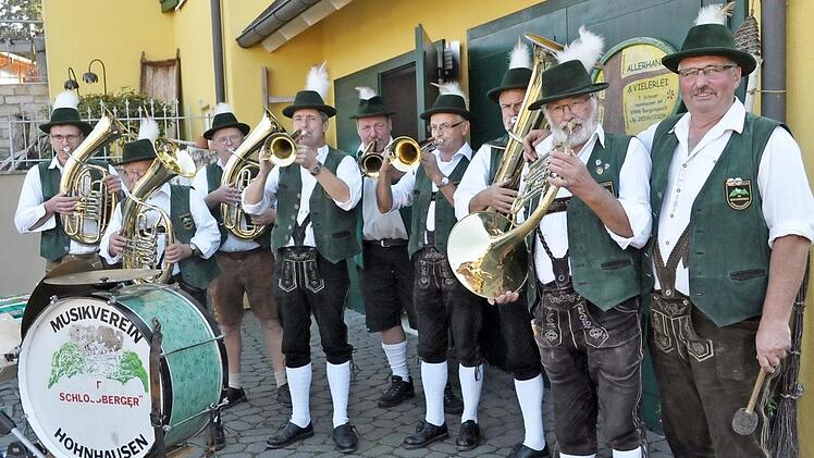 Roland Schmidt verließ hier die große Trommel und postierte sich rechts, "damit die Drumml a weng zum Vorschein kümmt". Foto: Albrecht