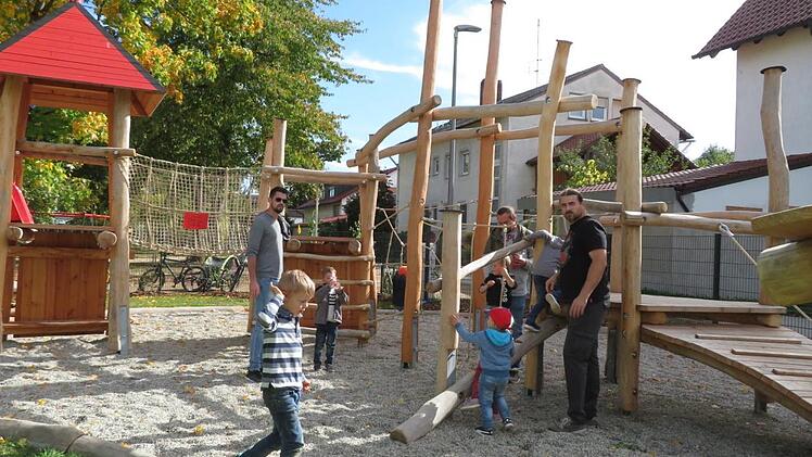 Der Außenbereich der Kita St. Michael in Ebensfeld ist bis auf Kleinigkeiten rechtzeitig fertig geworden. Foto: Monika Schütz