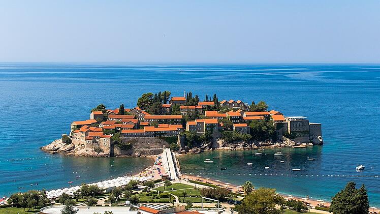 In Budva treffen Historie und Moderne aufeinander.
